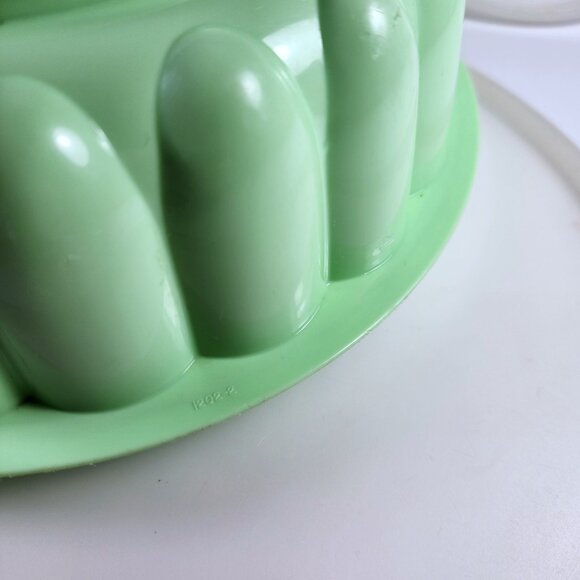 Tupperware Jelly Mold Jelly Ring Green 3 Piece 9.5 Inch Round 1202 Vintage - Picture 6 of 11